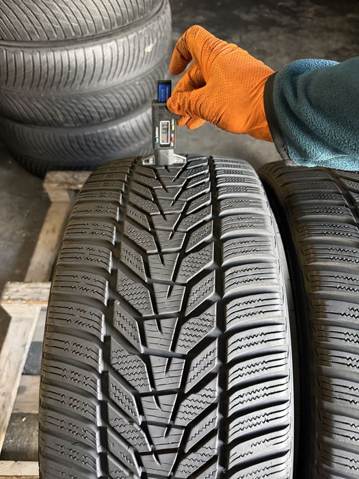 2 anvelope iarna 245/35/20 , Hankook ,DOT 2023 , 6.8 mm