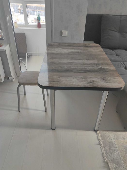 Стол с табуретками