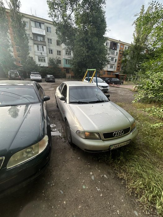 Ауди а4  прлдам 1995