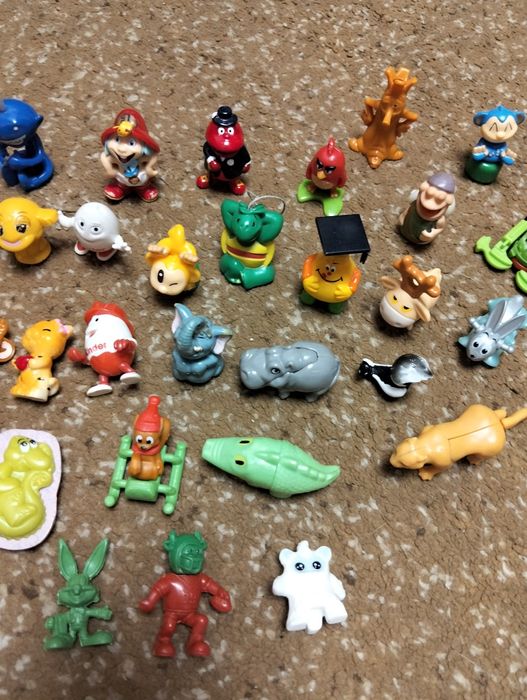 Продам Киндер игрушки.