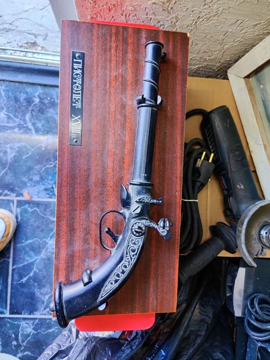 Стар макет на кремъчен пистолет