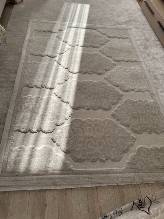 Продам ковры 1.5 м на 2 м 2 шт