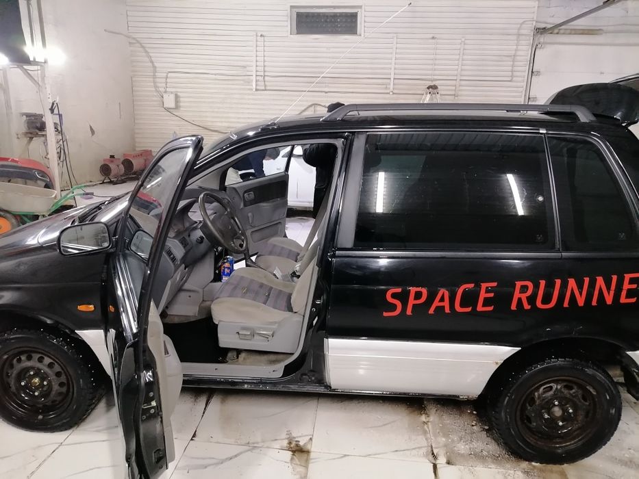 Митсубиши спейс руннер