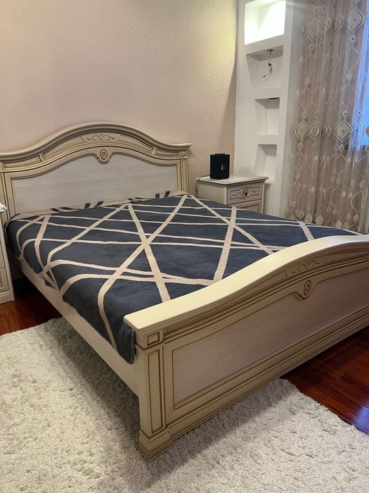 Продается спальный гарнитур