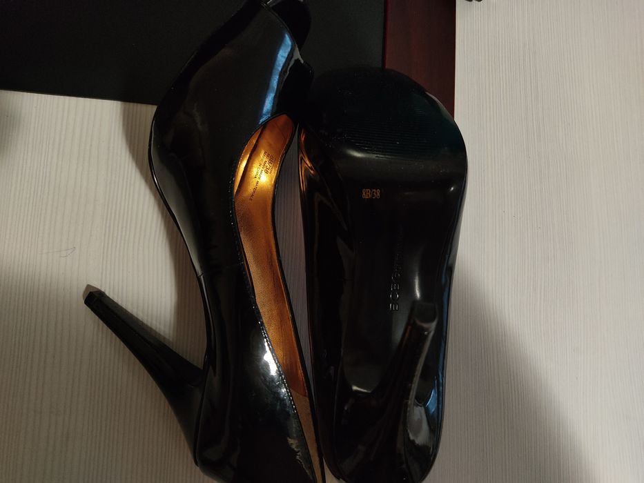 Продам туфли лакированные на каблуке