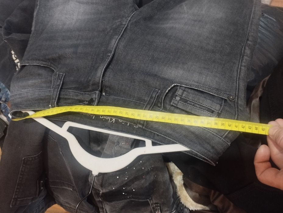 Vând blugi. calitate