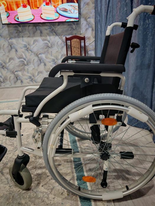 Продам инвалидную кресло- коляску