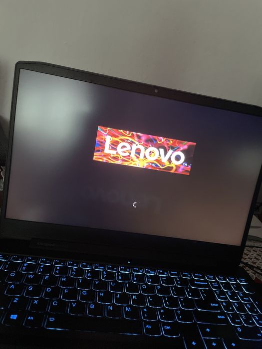 Vând Laptop Lenovo IdeaPad Gaming 3!