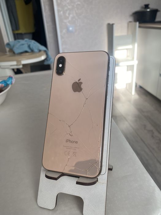 Айфон ХС 256гб продам