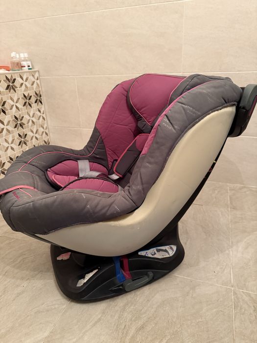 Продам автокресло кокон фирмы Pierre cardin paris