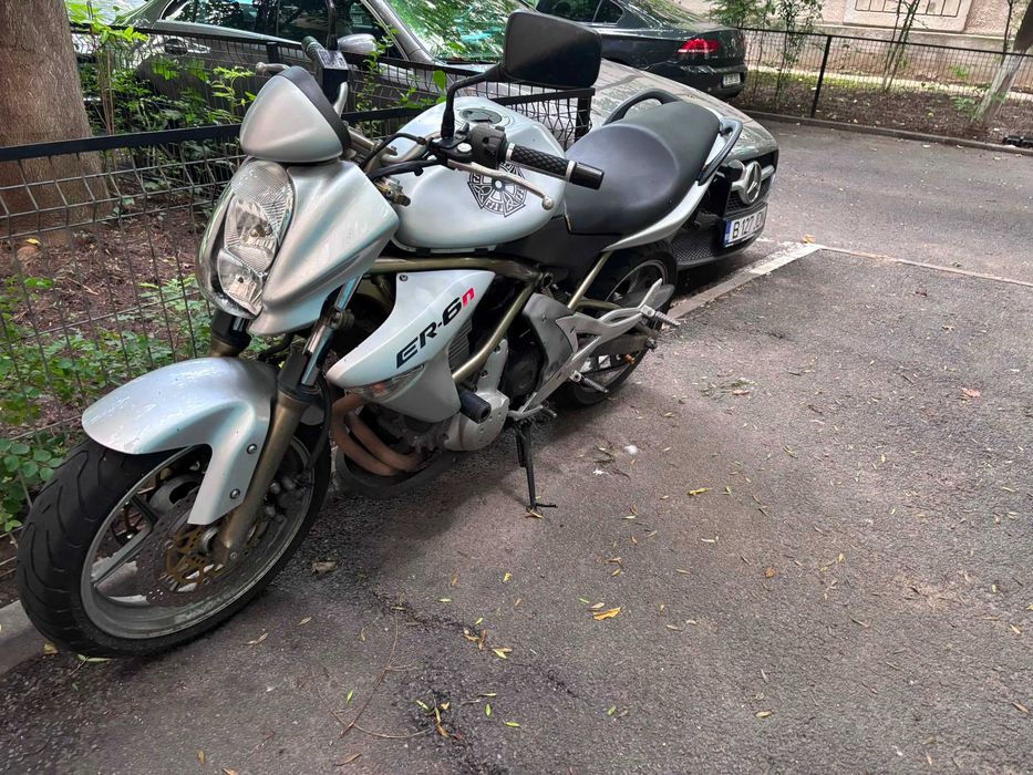 Motocicleta Kawasaki er6n 2006,
