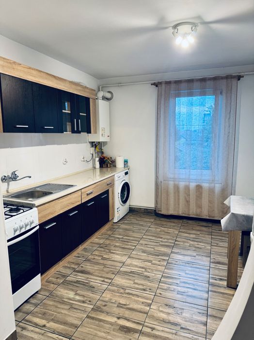 Inchiriez apartament