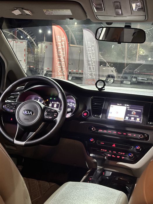 Kia Carnival