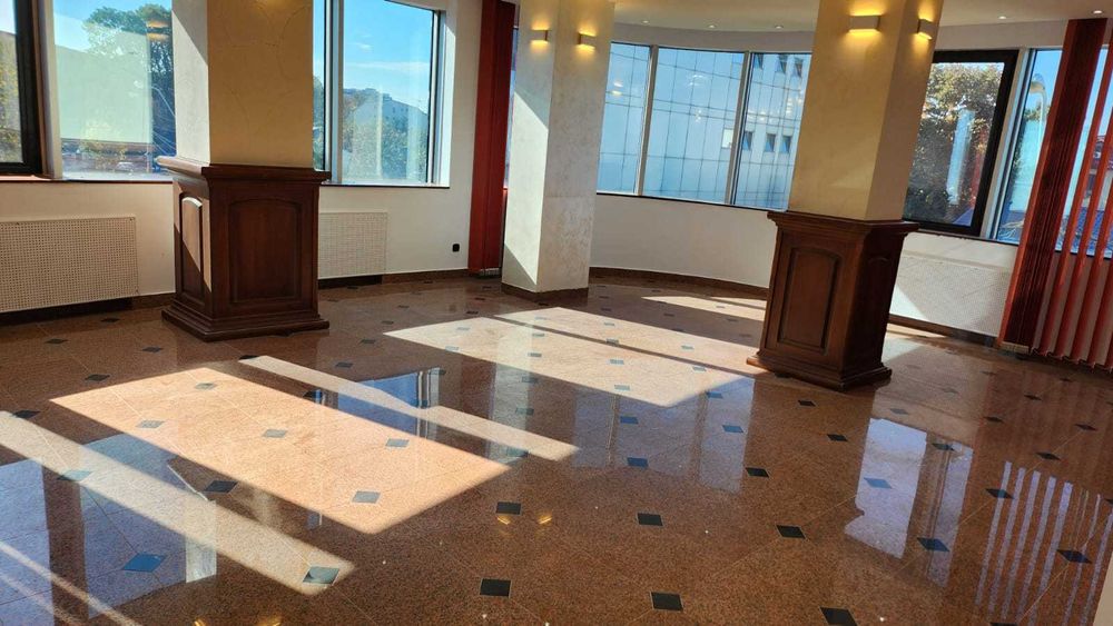 Inchiriez cladire birouri ,clinica ,scoala