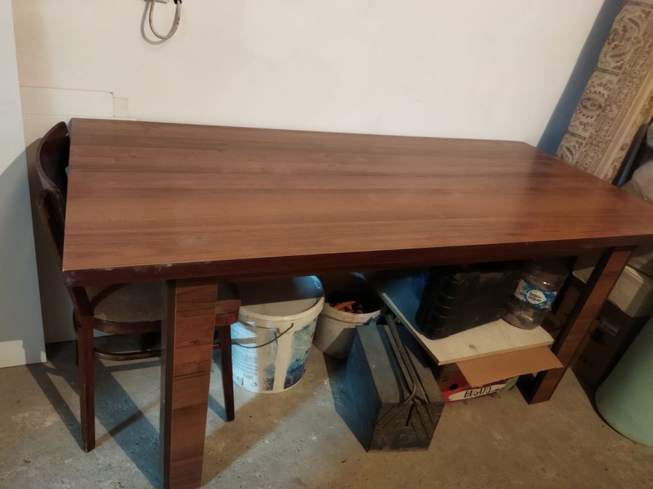 Стол из ламината