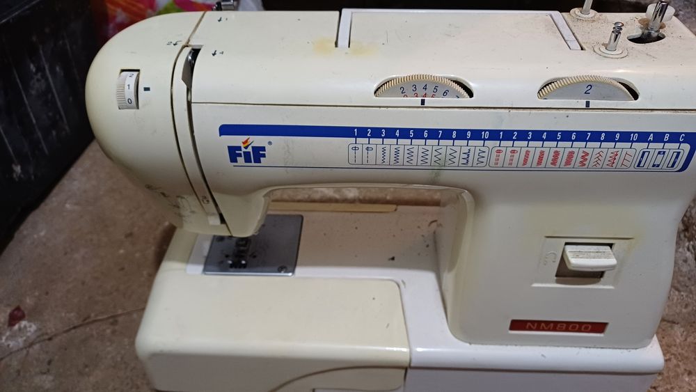Vînd 2 mașină de cusutFIF una pentru pies
