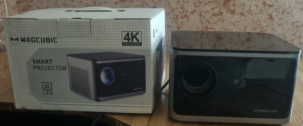 Proektr magcubic smart projector HY350 sotiladi