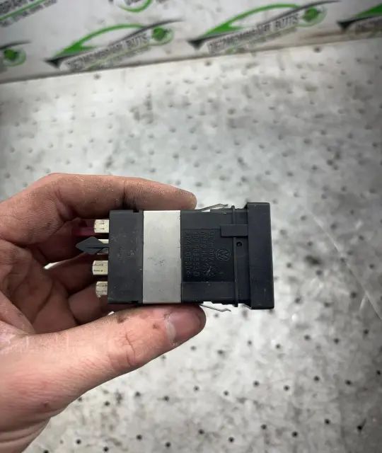 Buton incalzire scaune fata Volkswagen VW Passat 2004