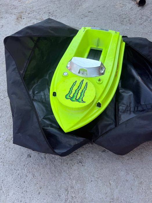 Лодка за захранка flytec v030