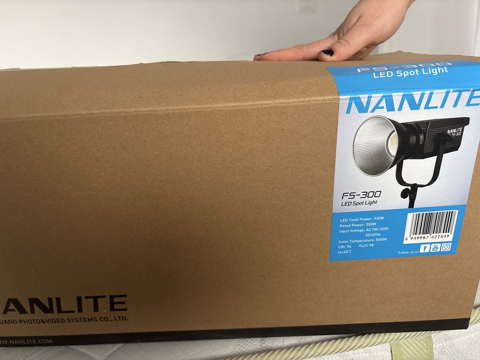Set lumină video profesională NANLITE FS-300 + Softbox GODOX