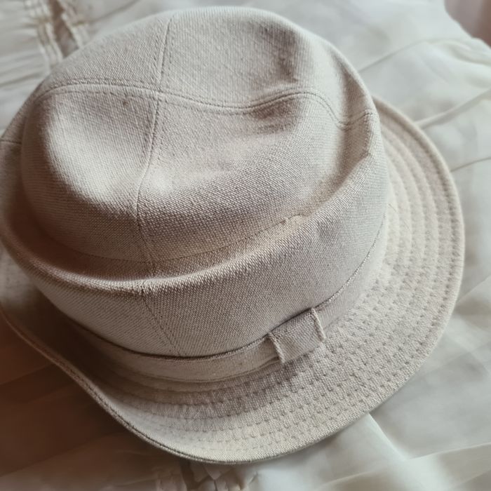 Vand trei pălării superbe pentru doamne