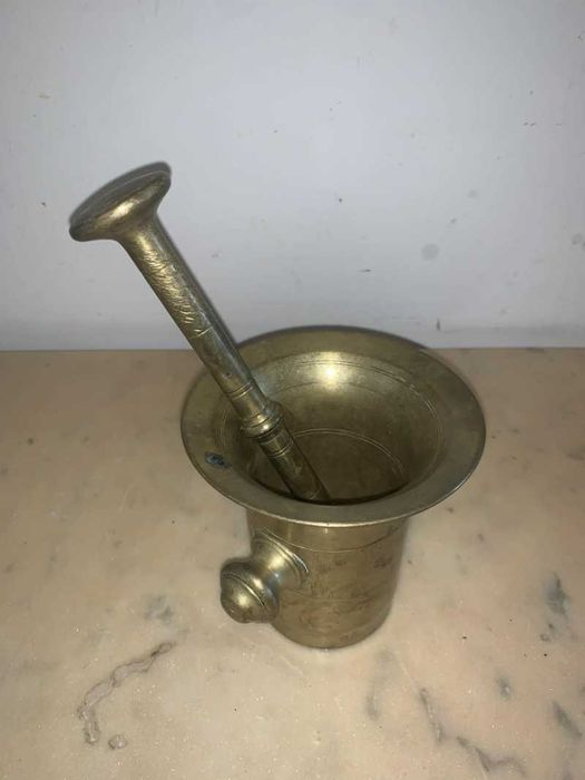 Mojar cu pistil din bronz masiv