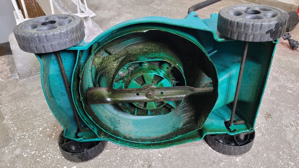 Masina de tuns gazon iarba Bosch Rotak 320