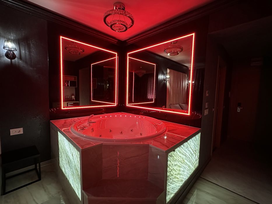 Regim Hotelier 5* cu JACUZZI in camera, Ambient Romantic