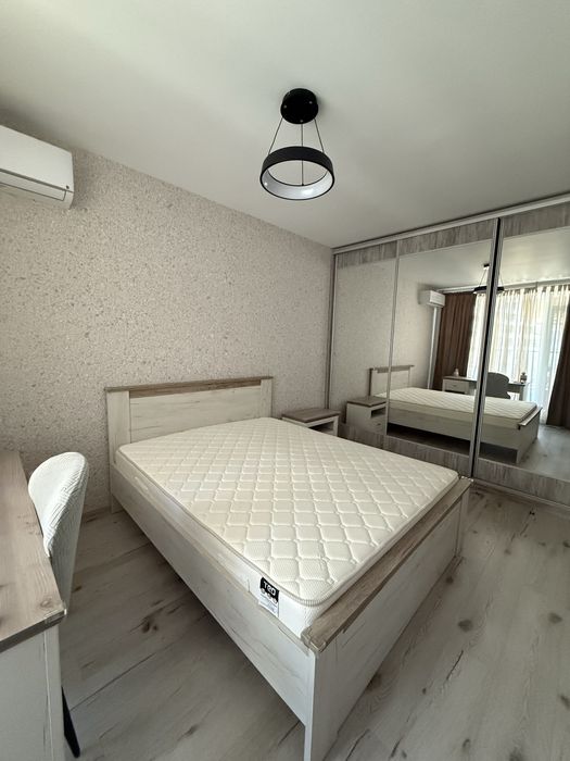 Продава се Тристаен апартамент в Варна, Бриз - 100 кв.м за 15 €/кв.м - Снимка #7