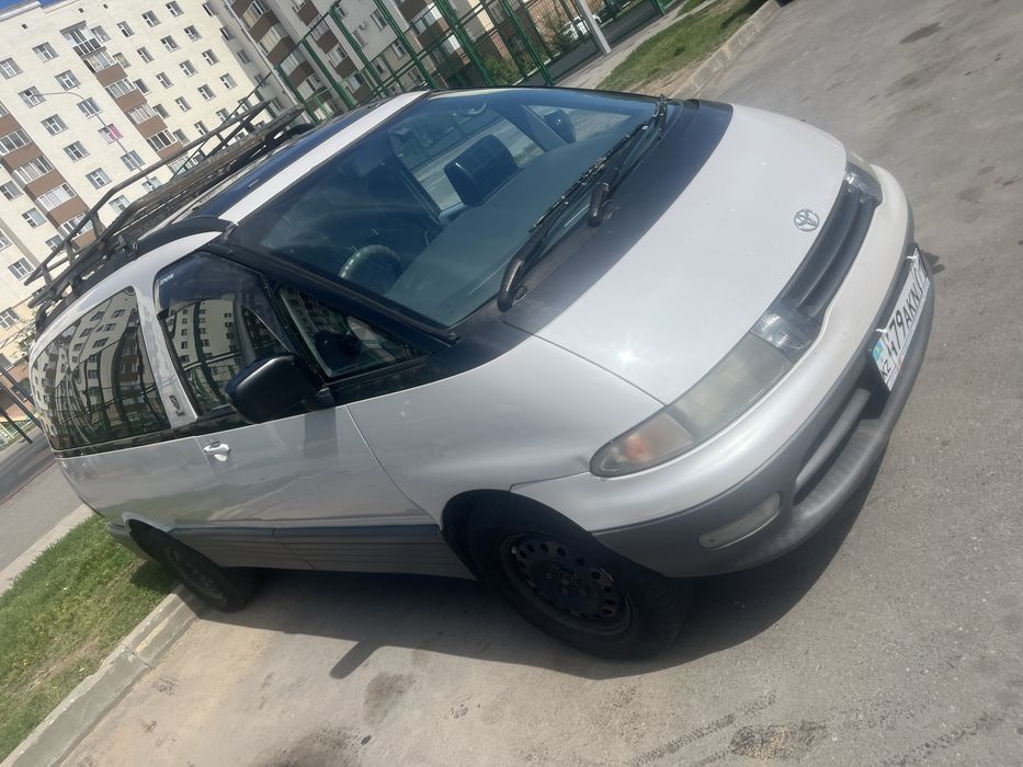 Toyota Estima lusilda 1993 год