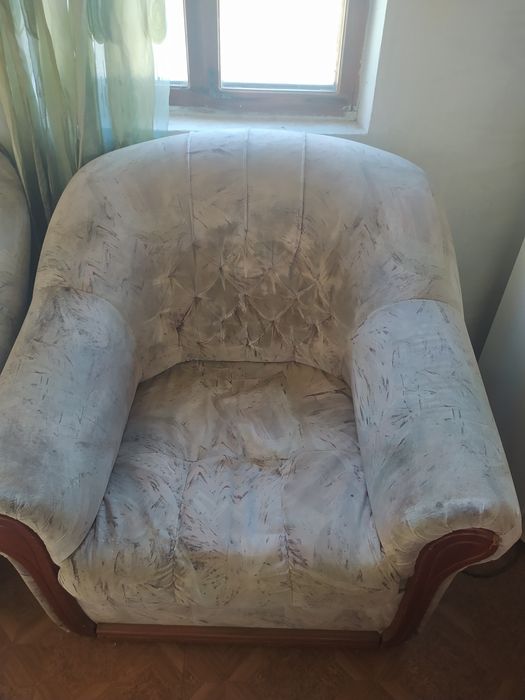 Продам диван с двумя креслами