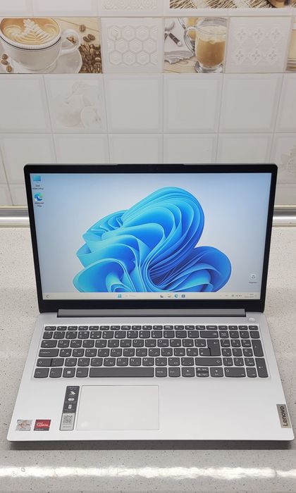 Lenovo Ideapad srochna sotiladi