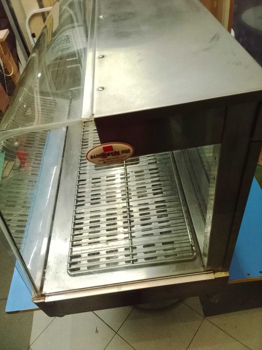 Топла витрина за печива и др. храни