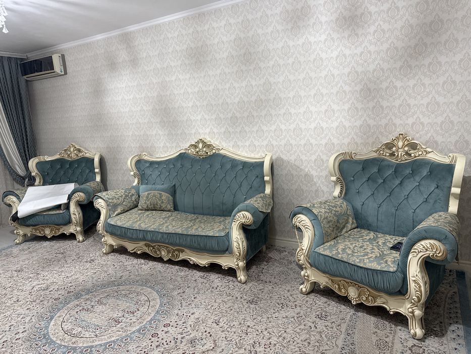 Королевский диван 2 креслами