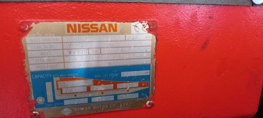 Продавам газокар НИСАН 3 тона. Цената е с ДДС.