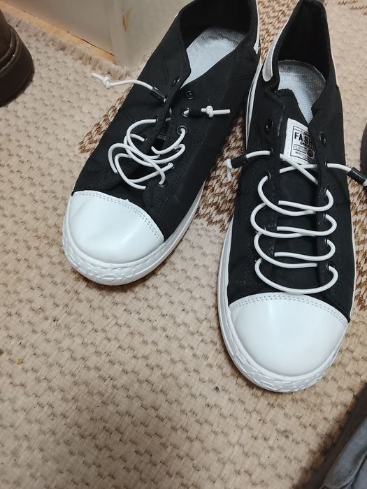 Продам срочно кросовки