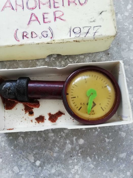 manometru aer din anii 1977