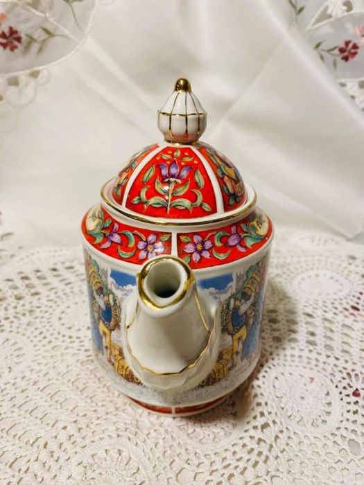 порцеланов чайник