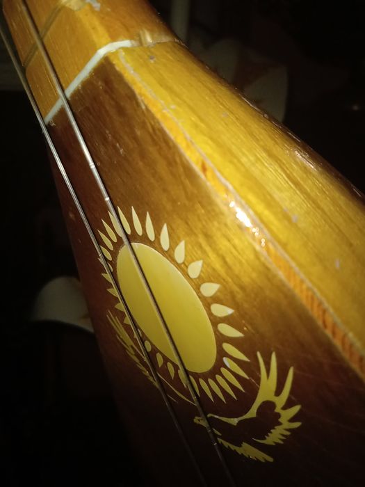 Домбра . Музыкальный инструмент за 5000