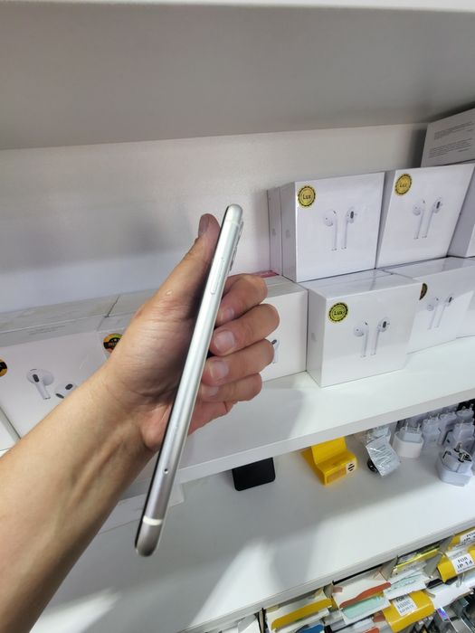 Продам iPhone 11 128 g