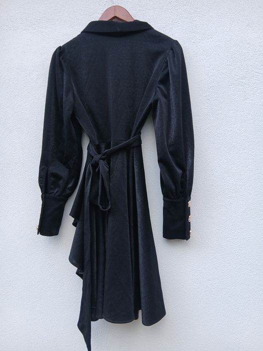 Rochie Neagră Elegantă Petrecută cu Detalii Aurii
