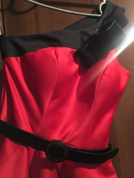 Продам красное платье