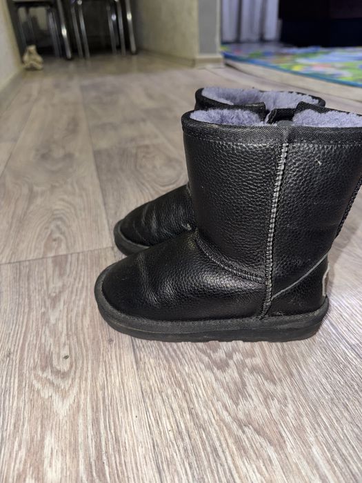 Продам угги детские