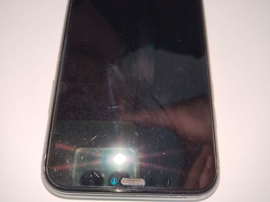 Продаю iPhone 11, 64 ГБ, цвет чёрный.