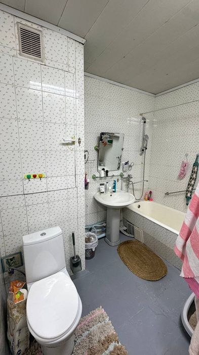 Срочно продается 4х ком квартира, ориентир: кафе Айнур/корзинка, 110м²