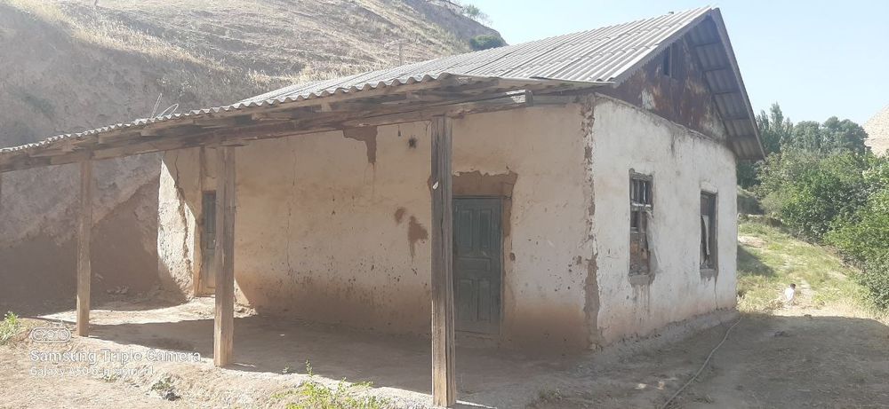 Oltinsoy tuman Sohibkor mahallasida 3 x dalahovli sotiladi kadastr bor