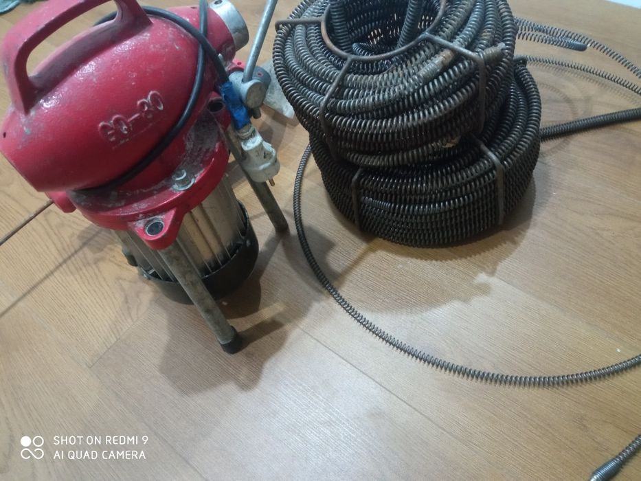 Аппарат для прочистки труб и для душа.