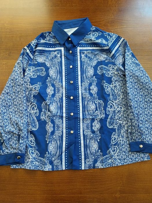 Тънки ризи от полиестер с ефектни щампи