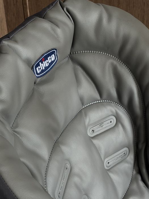 Продам детский стульчик Chicco