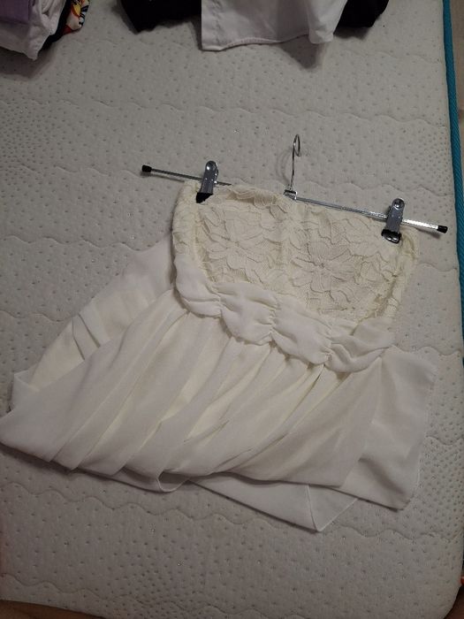 Бяла лятна рокля